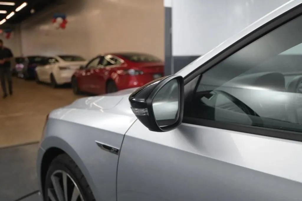 Used 2018 Volkswagen Passat GT FWD image 11