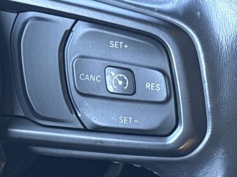 Used 2023 Jeep Gladiator Sport image 32