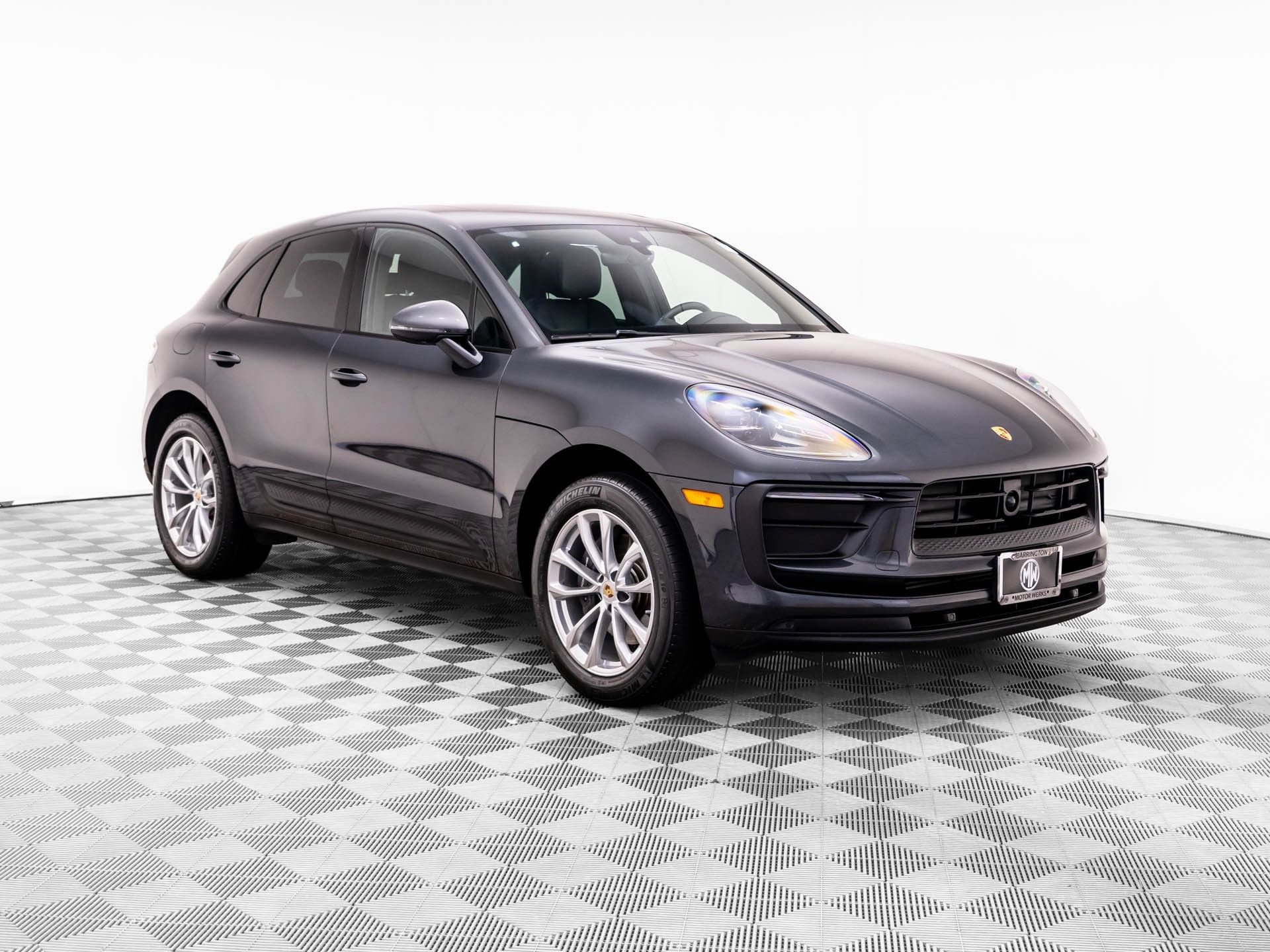 Used 2024 Porsche Macan AWD/4WD image 8