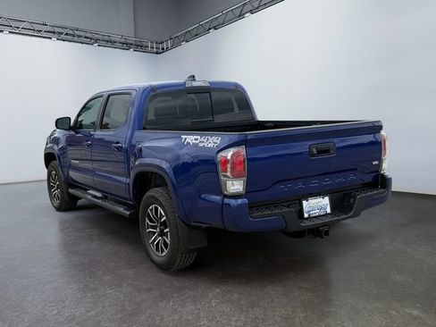 Used 2022 Toyota Tacoma TRD Sport AWD/4WD image 3