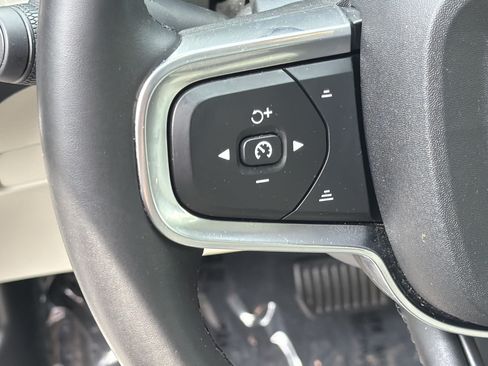 Certified 2025 Volvo XC40 B5 Ultra AWD/4WD image 19
