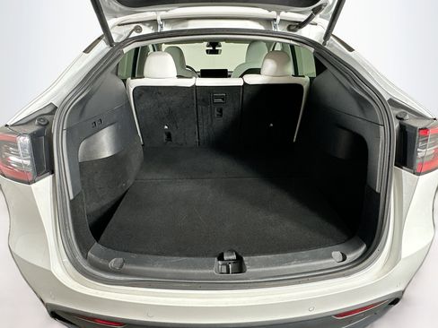 Used 2022 Tesla Model Y Long Range AWD/4WD image 27