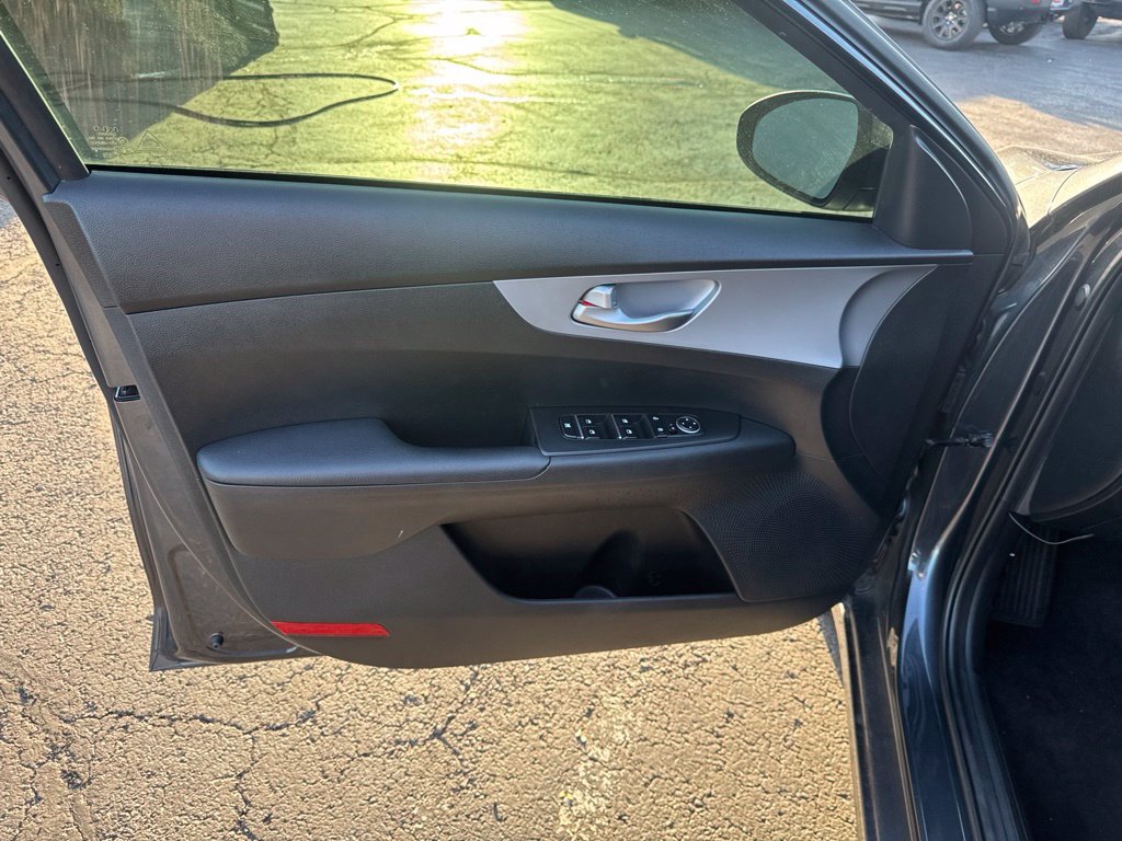 Used 2023 Kia Forte LXS FWD image 17