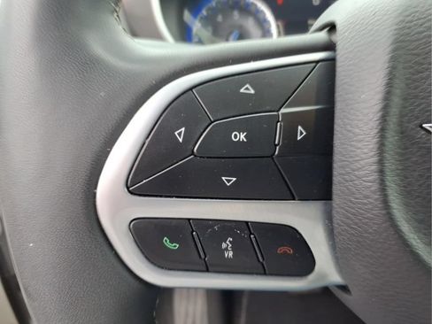 Used 2024 Chrysler Pacifica Touring-L FWD image 19