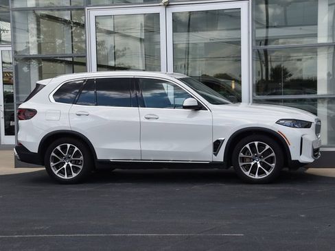 Used 2024 BMW X5 xDrive50e image 9
