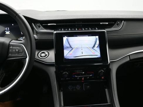 Used 2024 Jeep Grand Cherokee Laredo RWD image 20