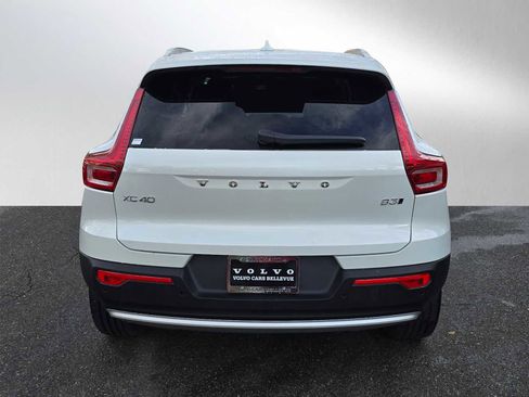 Certified 2025 Volvo XC40 B5 Plus image 4