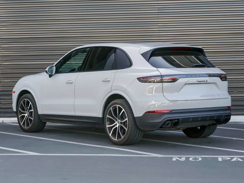 Certified 2023 Porsche Cayenne S Platinum AWD/4WD image 3