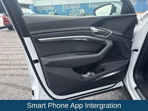 Used 2023 Audi e-tron Premium Plus w/ Premium Plus Package AWD/4WD image 10