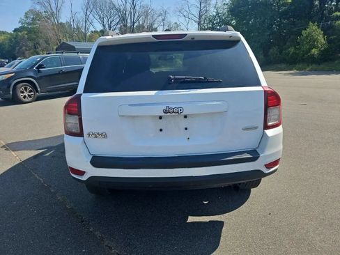 Used 2015 Jeep Compass Latitude AWD/4WD image 4