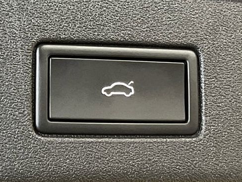 Used 2023 Volkswagen ID.4 S image 6