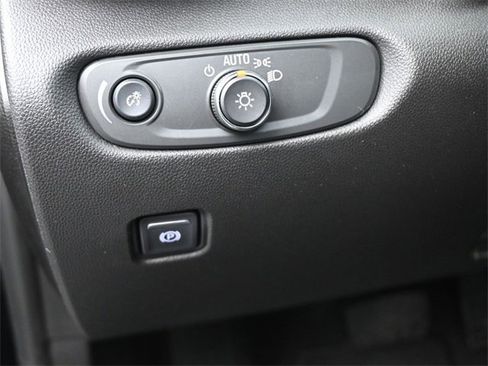 Used 2025 Chevrolet Blazer LT image 21