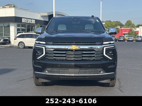 Used 2025 Chevrolet Suburban Premier RWD image 2