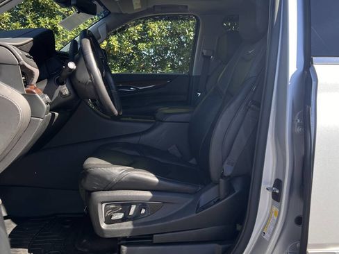 Used 2019 Cadillac Escalade Luxury image 13
