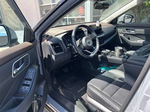 Used 2021 Nissan Rogue SL w/ Premium Package AWD/4WD image 3