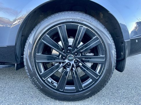 Used 2025 Land Rover Range Rover Long Wheelbase SE image 10