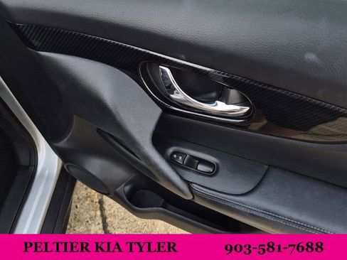 Used 2020 Nissan Rogue SL w/ Premium Package image 21