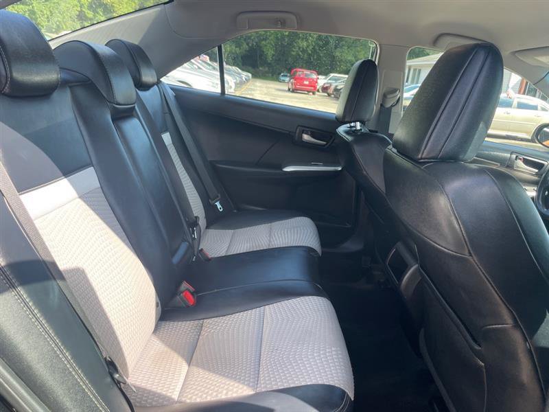 Used 2012 Toyota Camry SE FWD image 13