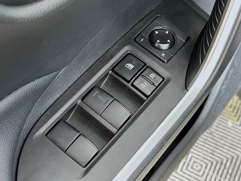 Used 2021 Toyota RAV4 LE image 17