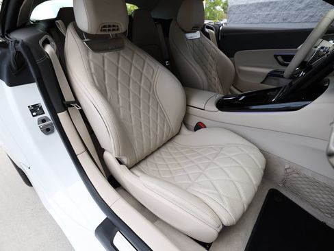 Used 2024 Mercedes-Benz SL 63 AMG 4MATIC image 33