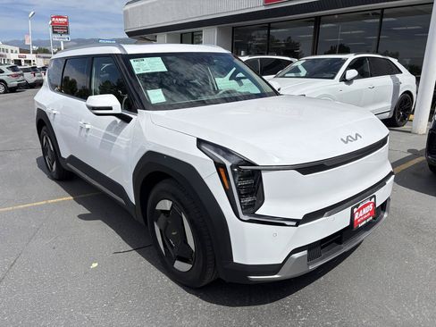 Used 2025 Kia EV9 Wind AWD/4WD image 2