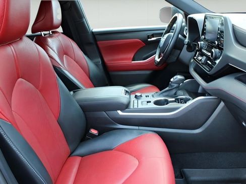 Used 2021 Toyota Highlander XSE image 25