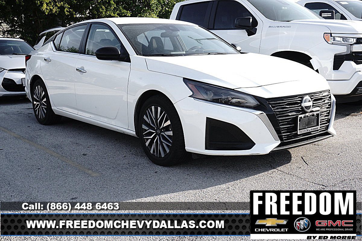 Used 2025 Nissan Altima 2.5 SV FWD image 1