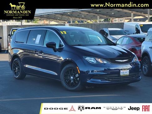 Used 2017 Chrysler Pacifica LX FWD image 1