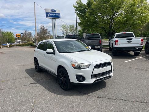 Used 2015 Mitsubishi Outlander Sport ES FWD image 3