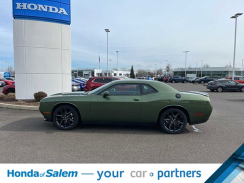 Used 2022 Dodge Challenger SXT w/ Plus Package image 3