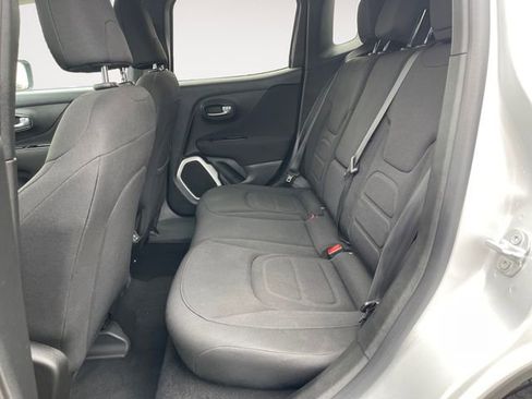 Used 2019 Jeep Renegade Latitude w/ Popular Equipment Group AWD/4WD image 31