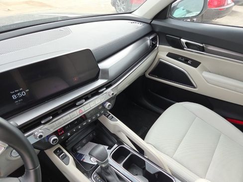 Used 2025 Kia Telluride S image 3