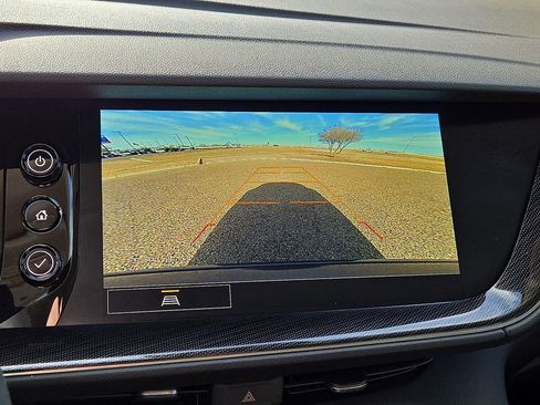 Used 2023 Buick Envision Essence image 28