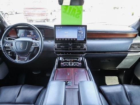 Used 2023 Lincoln Navigator Reserve AWD/4WD image 12