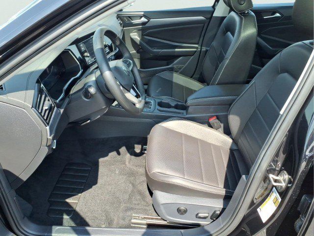 Certified 2023 Volkswagen Jetta SE FWD image 15