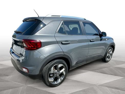 Used 2024 Hyundai Venue SEL FWD image 8