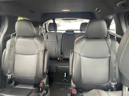Used 2023 Toyota Sienna XSE w/ XSE Plus Package FWD image 11