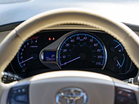 Used 2013 Toyota Sienna XLE w/ Premium Pkg AWD/4WD image 17