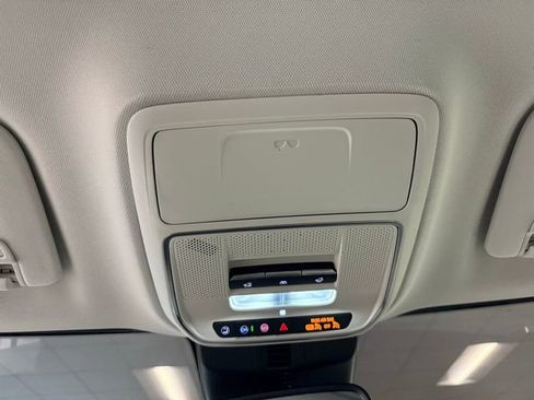 Used 2024 GMC Acadia Denali image 22