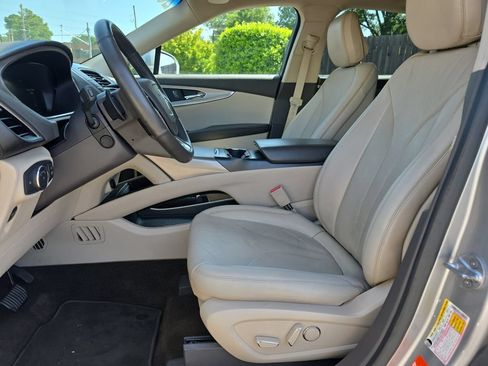Used 2020 Lincoln Nautilus Reserve FWD image 10