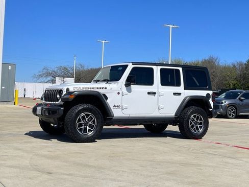 Used 2025 Jeep Wrangler Unlimited Rubicon AWD/4WD image 2