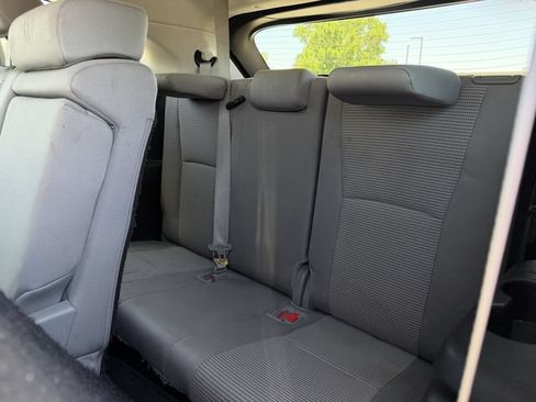 Used 2024 Toyota Highlander LE FWD image 27