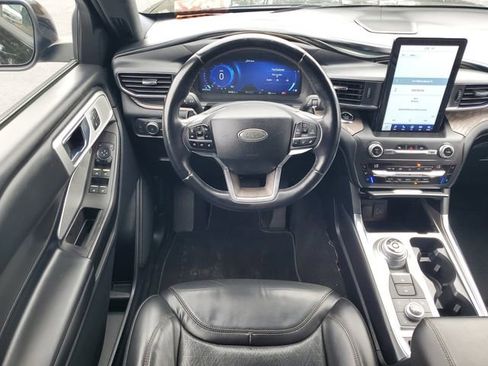 Used 2020 Ford Explorer Platinum w/ Premium Technology Package image 18