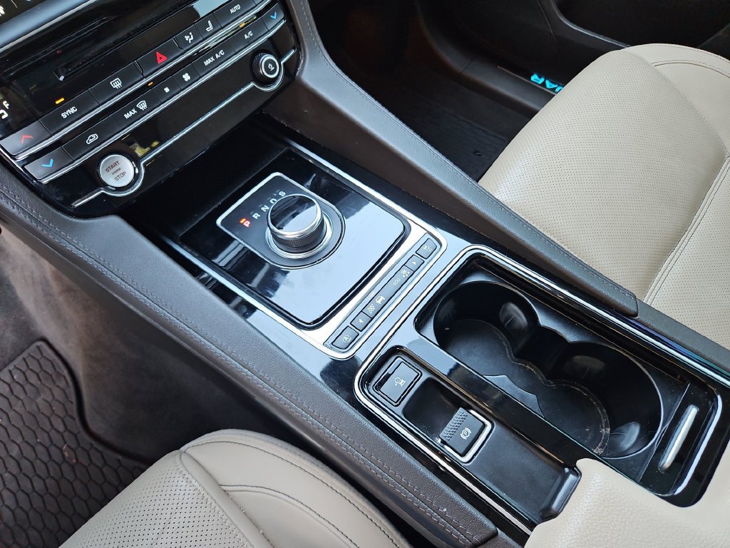 Used 2020 Jaguar F-PACE Prestige AWD/4WD image 20