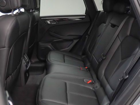 Used 2026 Porsche Macan AWD/4WD image 31
