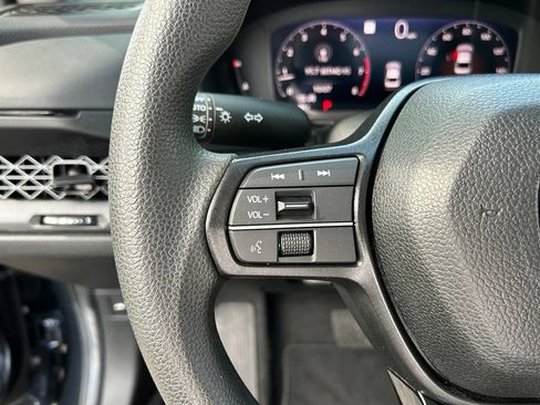 Used 2025 Honda Accord LX image 17