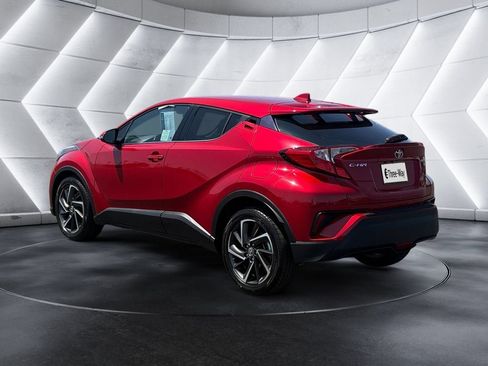 Used 2021 Toyota C-HR Limited FWD image 3