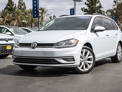Used 2019 Volkswagen Golf SE image 1