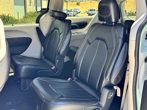 Used 2024 Chrysler Pacifica Touring-L FWD image 29