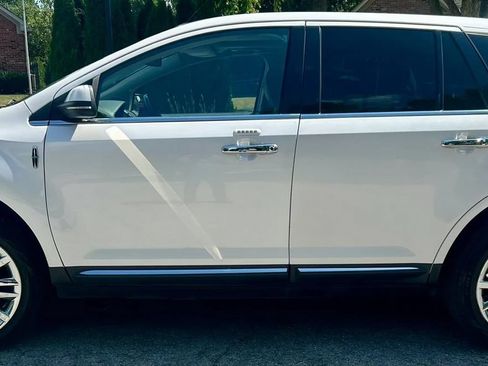 Used 2013 Lincoln MKX AWD image 4